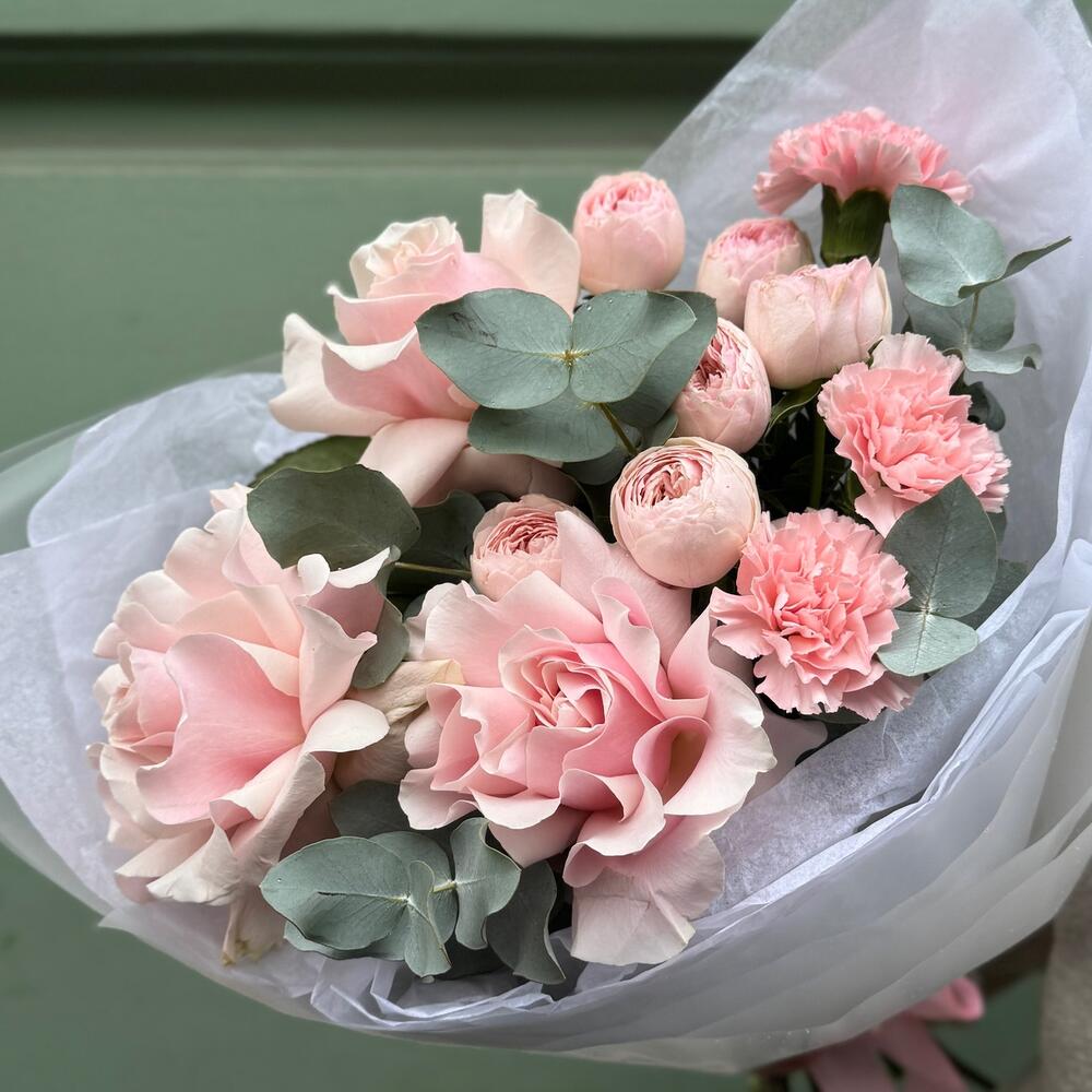 Букет пионовидная .роза, французская роза, диантус